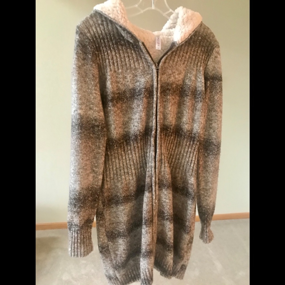 Sweater Jacket Fleece-lined Hood
PREOWNED/USED
